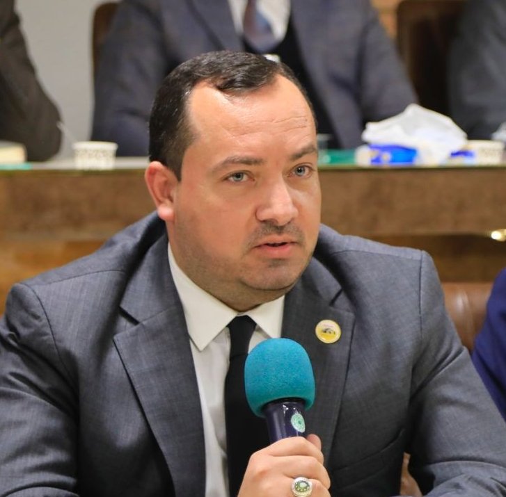 رئيس النادي